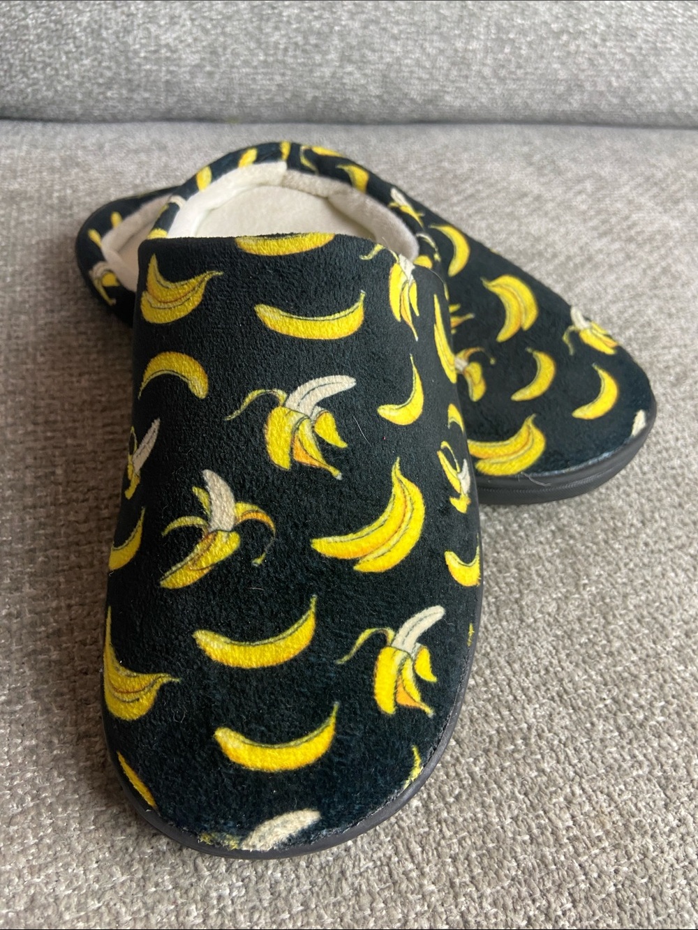 Banana Slippers large 40-41. Size 10 Unisex